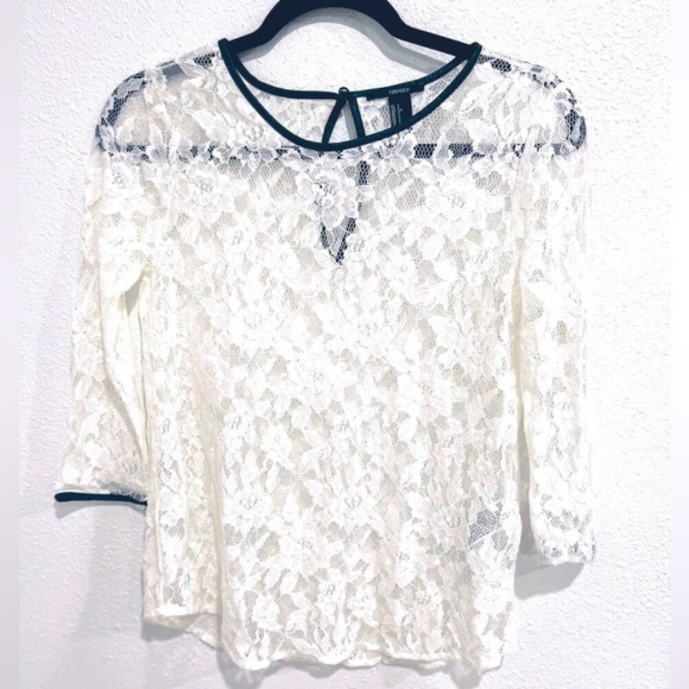 ❄️🌟🌟Forever21 lace top🌟🌟Great holiday part top!!